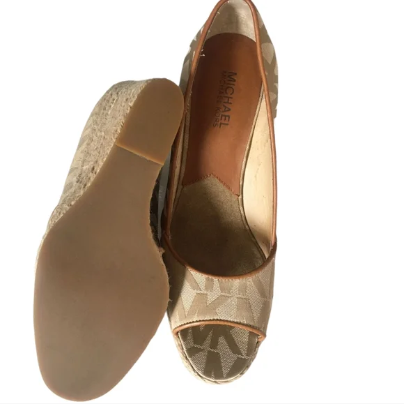 Michael Kors: MK Logo printed espadrilles wedge heels. Size 8 1/2M. Pre-owned - Picture 4 of 11